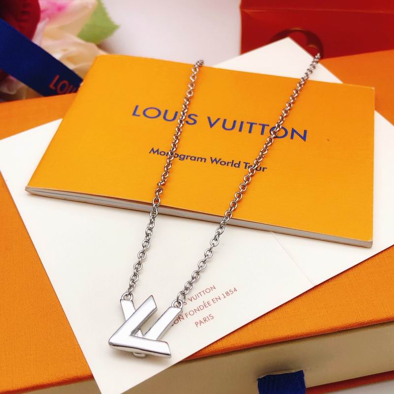 LV Necklace 03lyr585